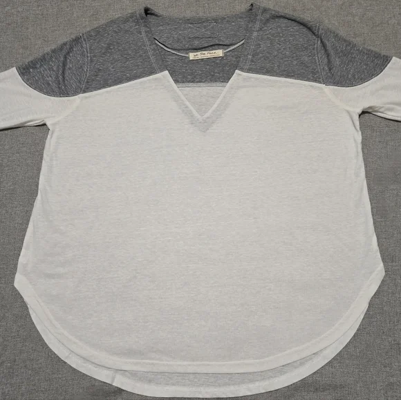 WE THE FREE Oversized Raglan Sleeve Tee V-Neck Gray White Size Extra Small - Picture 7 of 10